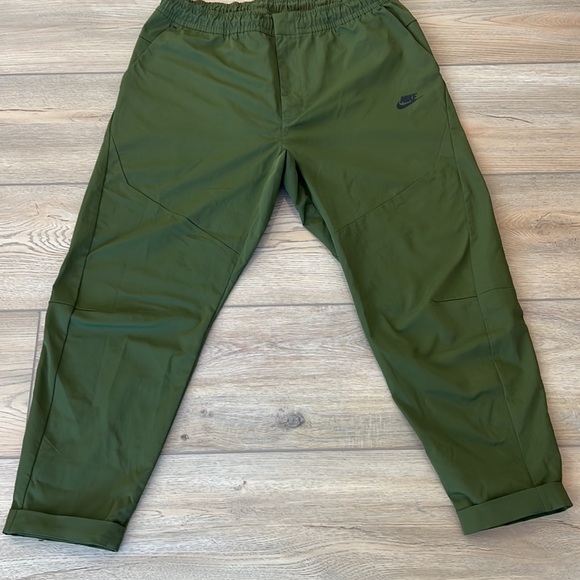 Nike Green Tech Commuter Pant - Picture 6 of 15